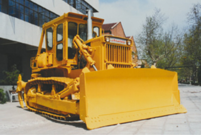 山推推土機(jī)累計(jì)銷量突破2000臺(tái)；被國(guó)家經(jīng)貿(mào)部批準(zhǔn)為進(jìn)出口自營(yíng)權(quán)企業(yè)。