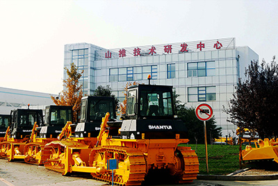 2009年，山推研發(fā)中心被國(guó)家人事部批準(zhǔn)設(shè)立博士后科研工作站，同年召開首屆科技創(chuàng)新大會(huì)。