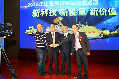 以“新科技、新能量、新價(jià)值”為主題的2015山推科技新品體驗(yàn)活動(dòng)在公司總部拉開帷幕。